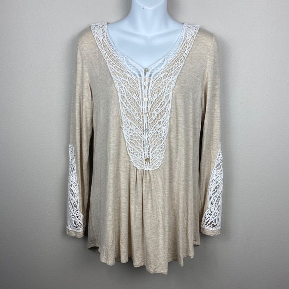 Monroe & Main Lace Trim Long Sleeve V-Neck Top - Size Medium - Picture 1 of 6